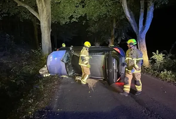 Wypadek w Emilianowie. Auto dachowało, kierowca był trzeźwy