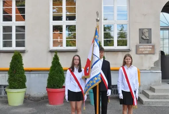Nowy rok szkolny 2026/2027 rozpoczęty – ślubowanie samorządu i powitanie pierwszoklasistów
