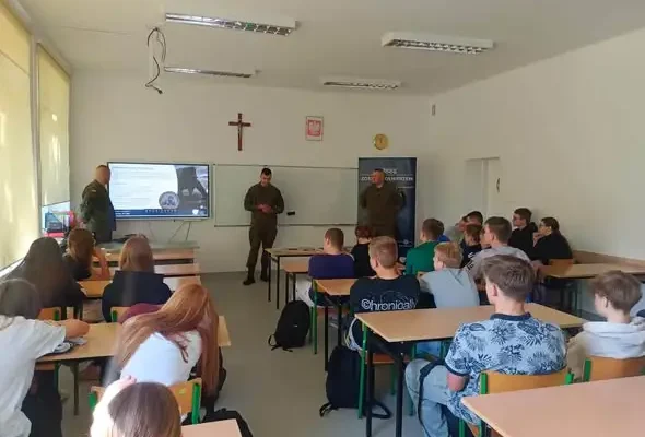 Ostróda: ósmoklasiści spotkali się z przedstawicielami Wojskowego Centrum Rekrutacji