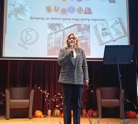 Dzień Edukacji Narodowej w Zespole Szkół w Lubawie – nagrody, podziękowania i występ uczniów