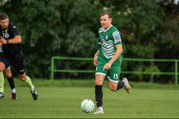 Porażka w końcówce weekendu. Kormoran Zwierzewo lepszy 2:1